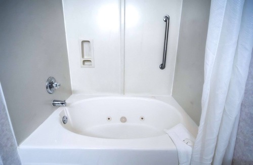 Moore Hotel | Quality Inn Moore - Oklahoma City