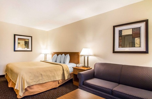 Morris Hotel | Quality Inn Morris I-80