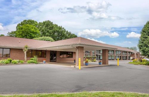 Mount Airy Hotel | Quality Inn Mount Airy Mayberry