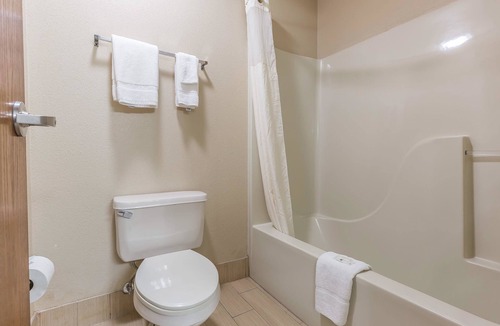 Mount Vernon Hotel | Quality Inn Mount Vernon, IL