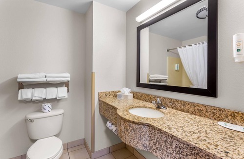 New Buffalo Hotel | Quality Inn Near Interstate I94
