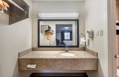 Marble Falls Hotel | Quality Inn Near Lake Marble Falls