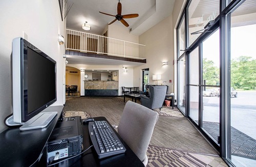 Pacific Hotel | Quality Inn Near Six Flags St. Louis