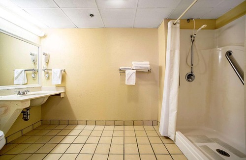 Pacific Hotel | Quality Inn Near Six Flags St. Louis