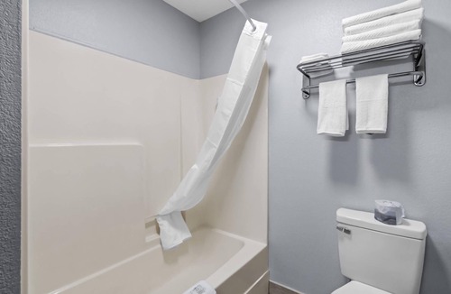 Neosho Hotel | Quality Inn Neosho