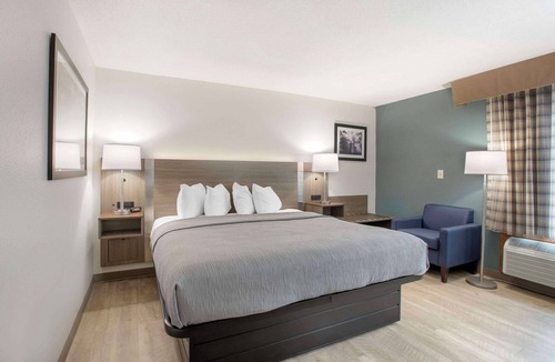 Newton Hotel | Quality Inn Newton at I-80