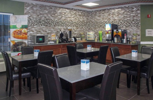 North Vernon Hotel | Quality Inn North Vernon near Hwy 50
