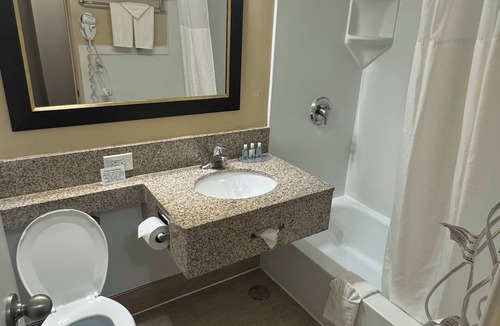 Schiller Park Hotel | Quality Inn O'Hare Airport