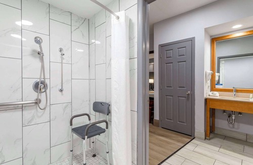 Oak Ridge Hotel | Quality Inn Oak Ridge - Knoxville West