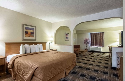 Flowery Branch Hotel | Quality Inn Oakwood - Gainesville