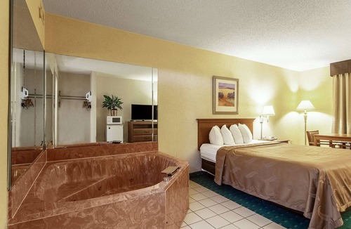 Flowery Branch Hotel | Quality Inn Oakwood - Gainesville
