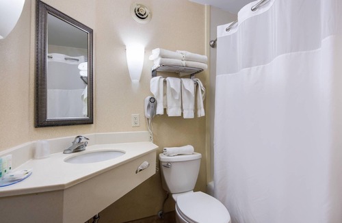 Oneonta Hotel | Quality Inn Oneonta Cooperstown Area