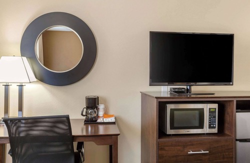 Ontario Hotel | Quality Inn Ontario