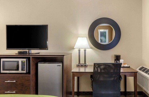 Ontario Hotel | Quality Inn Ontario