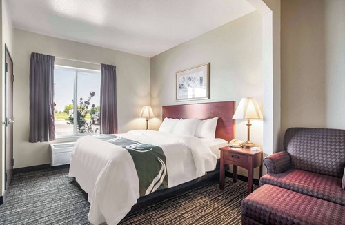 Parsons Hotel | Quality Inn Parsons North