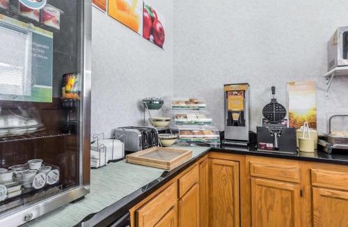 Pell City Hotel | Quality Inn Pell City I-20 exit 158