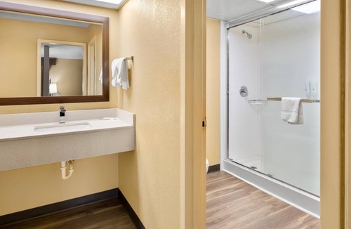 Perry Hotel | Quality Inn Perry - National Fairgrounds Area