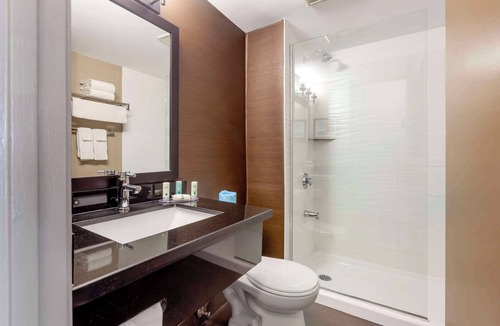 Peterborough Hotel | Quality Inn Peterborough
