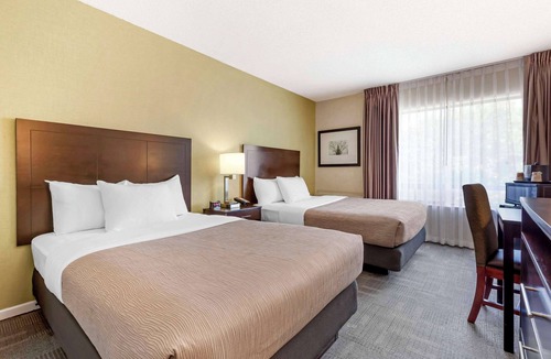 Peterborough Hotel | Quality Inn Peterborough