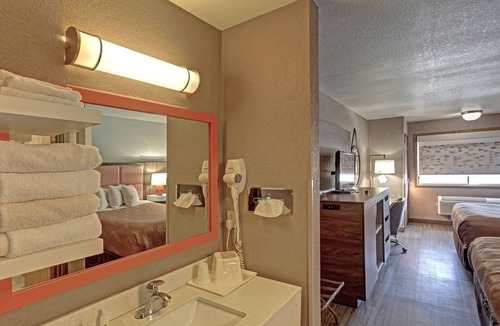 Pierre Hotel | Quality Inn Pierre - Fort Pierre