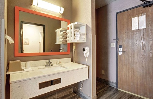 Pierre Hotel | Quality Inn Pierre - Fort Pierre
