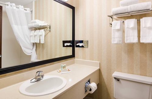 Princeton Hotel | Quality Inn Princeton