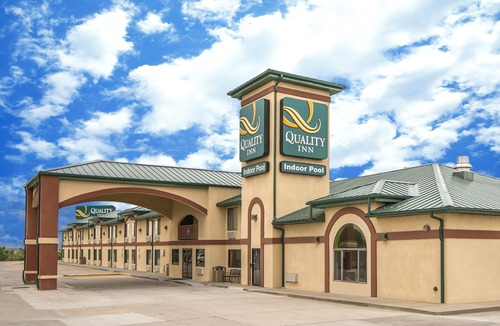Raton Hotel | Quality Inn Raton