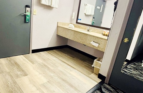 Raynham Hotel | Quality Inn Raynham - Taunton