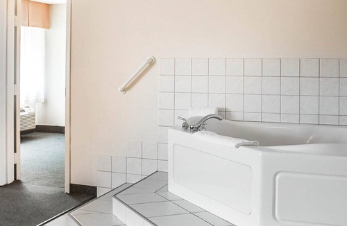Rhinelander Hotel | Quality Inn Rhinelander