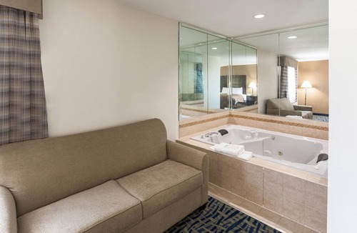 Rochelle Hotel | Quality Inn Rochelle