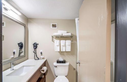 Gates-North Gates Hotel | Quality Inn Rochester West
