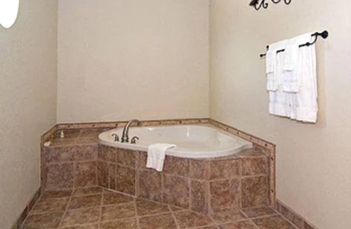 Rockdale Hotel | Quality Inn Rockdale