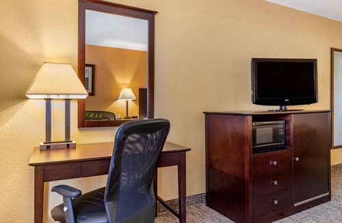 Russellville Hotel | Quality Inn Russellville I-40