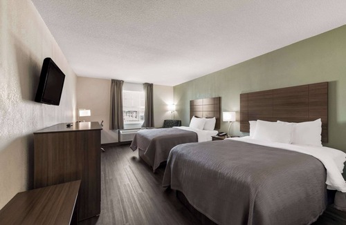 Airport Township Hotel | Quality Inn Saint Louis Airport