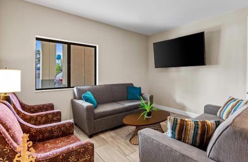 Shorewood-Tower Hills-Harbert Hotel | Quality Inn-Sawyer