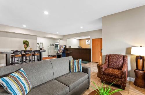 Shorewood-Tower Hills-Harbert Hotel | Quality Inn-Sawyer