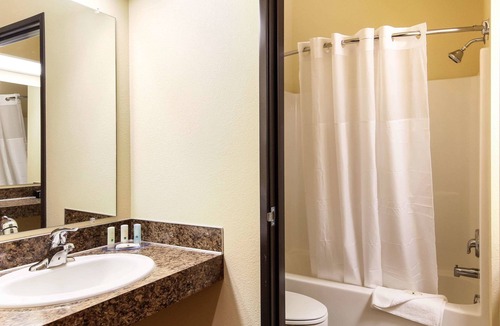 Selah Hotel | Quality Inn Selah North Park