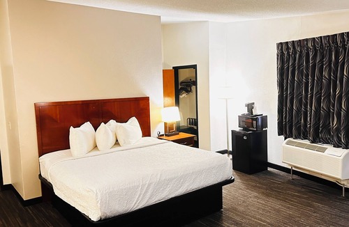 Merriam Park Hotel | Quality Inn St. Paul-Minneapolis-Midway