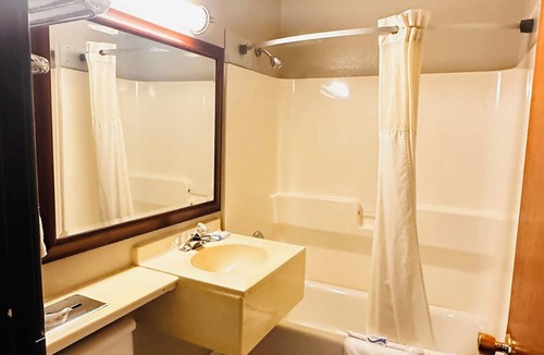 Merriam Park Hotel | Quality Inn St. Paul-Minneapolis-Midway
