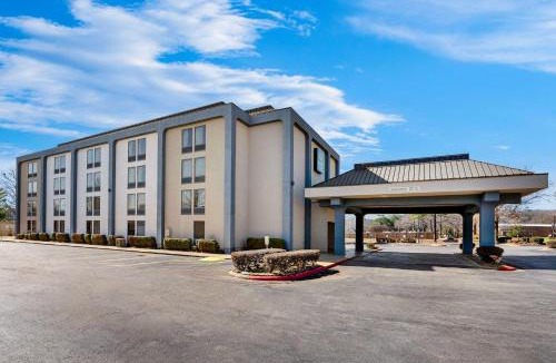 North Little Rock Hotel | Quality Inn & Suites North Little Rock