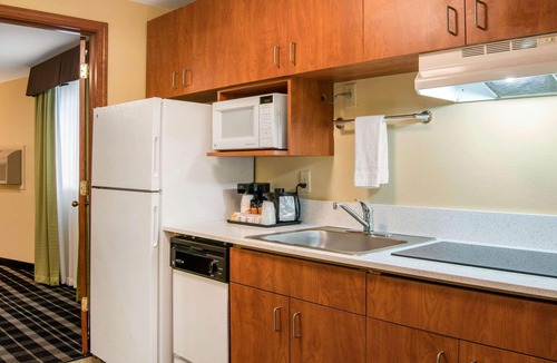 Albany Hotel | Quality Inn & Suites Albany Corvallis