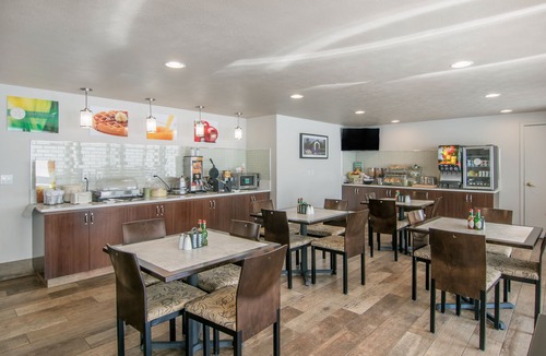 Albany Hotel | Quality Inn & Suites Albany Corvallis