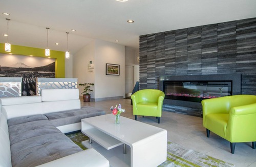 Albany Hotel | Quality Inn & Suites Albany Corvallis