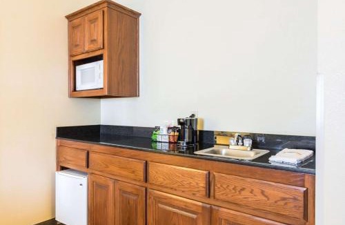 Alma Hotel | Quality Inn & Suites Alma I-40