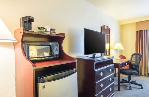 Alma Hotel | Quality Inn & Suites Alma I-40