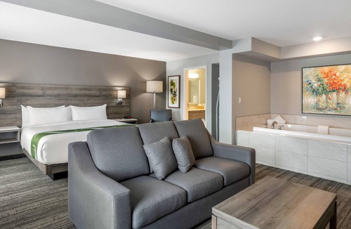Fredericton Hotel | Quality Inn & Suites Amsterdam