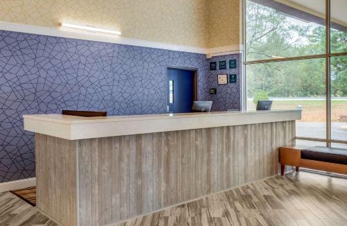 Apex Hotel | Quality Inn & Suites Apex - Holly Springs NC