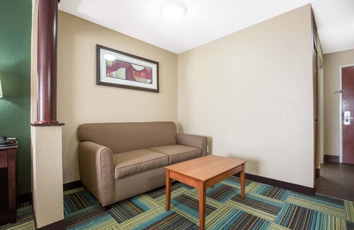 Arnold Hotel | Quality Inn & Suites Arnold - St Louis