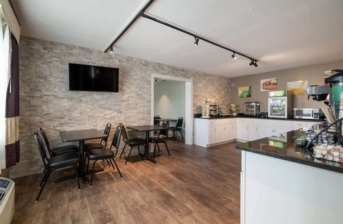 Danville Hotel | Quality Inn & Suites Auburn I-95