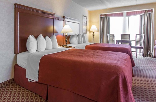 Sault Ste. Marie Hotel | Quality Inn & Suites Bay Front